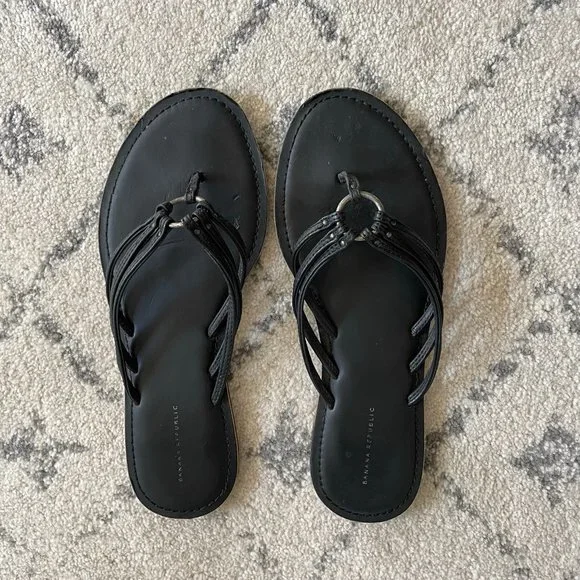 Banana Republic black leather flip flops - Picture 2 of 3